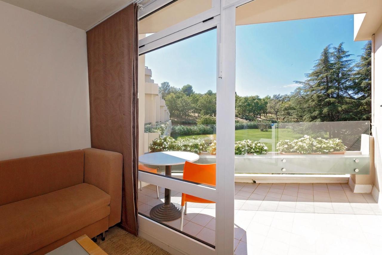 Classic Room Balcony Sofa Bed Park Side