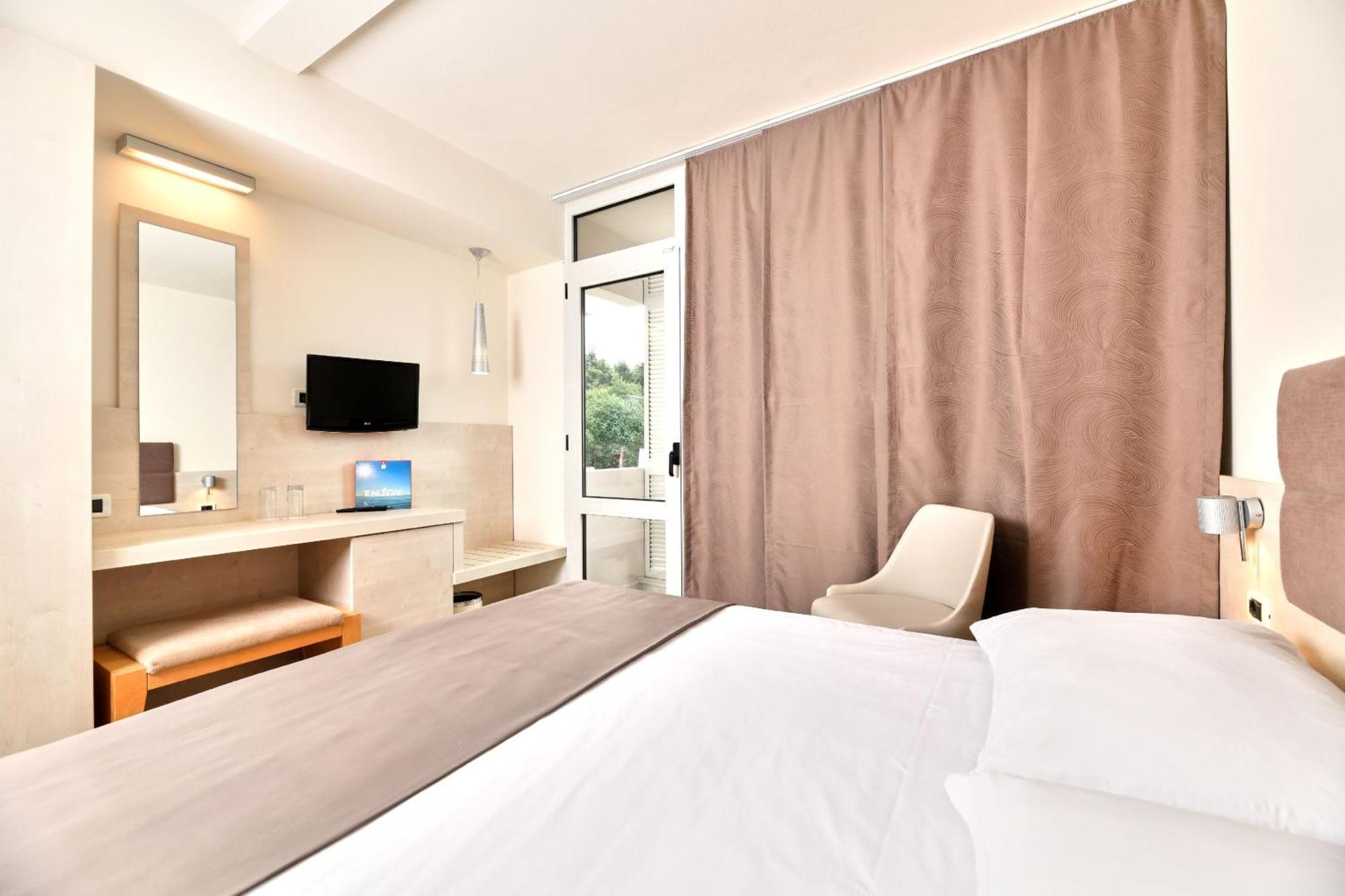 Economy Room